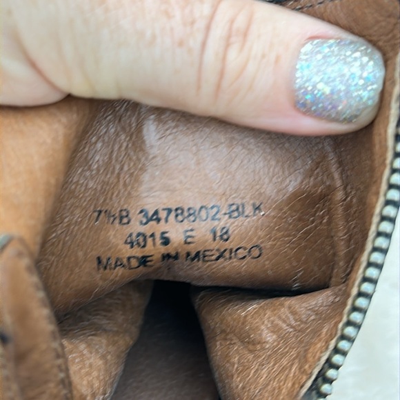 Frye Womens 7.5 Carly Boot Black Leather solid pull on round toe ankle - Picture 9 of 9